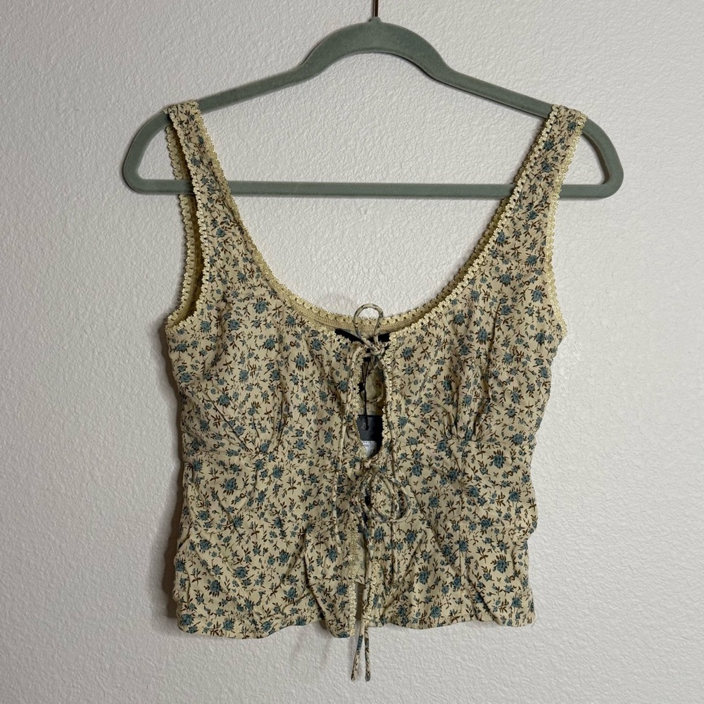 NWT - MOTEL - Esau Floral Print Tie Front Top - Picture 6 of 9